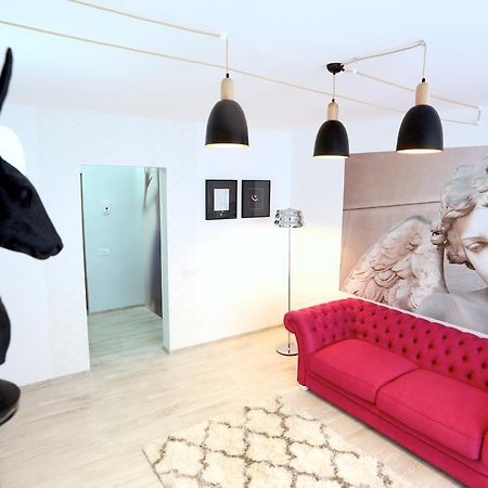 Soho Apartment Near Ceronav Galaţi Exteriör bild
