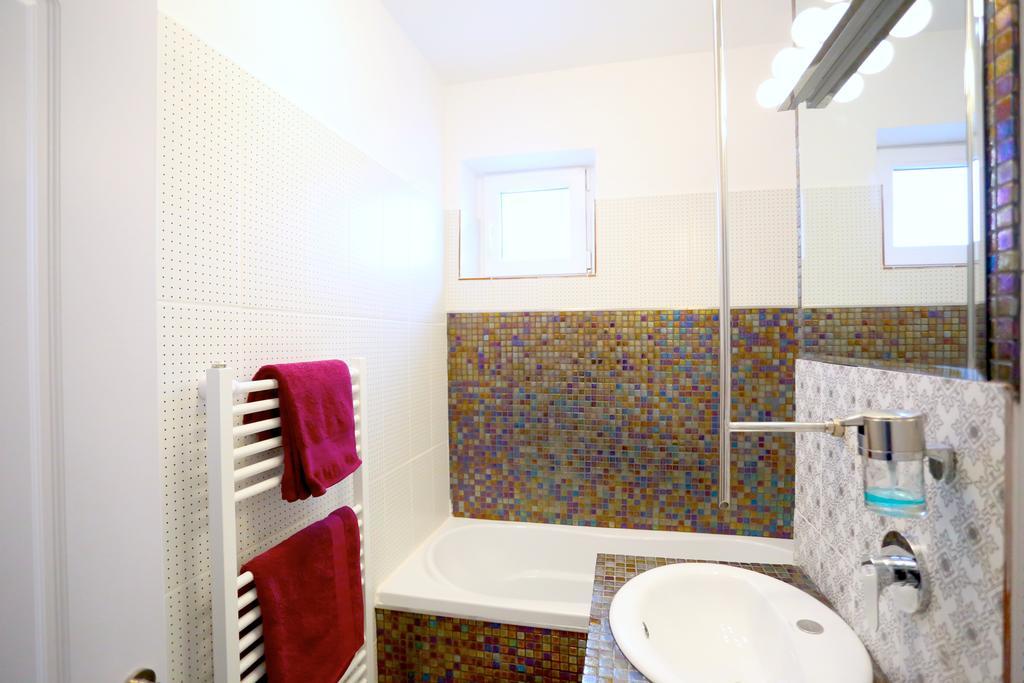 Soho Apartment Near Ceronav Galaţi Exteriör bild